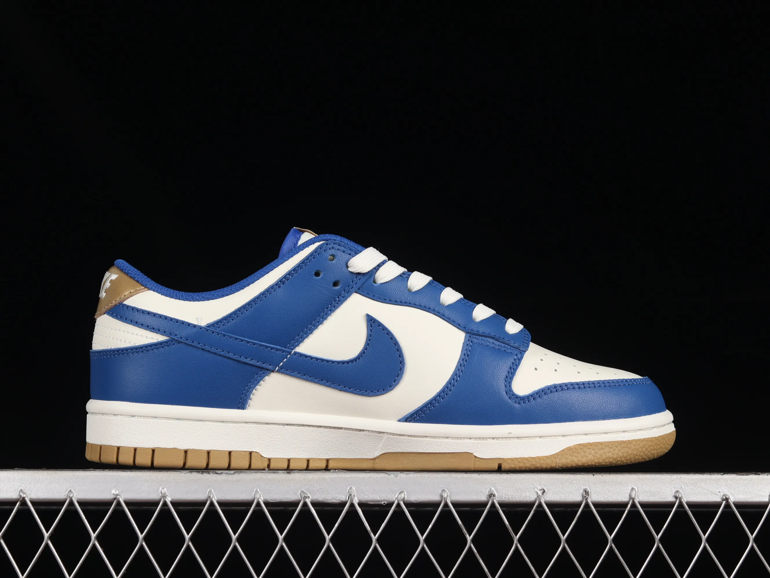 All categories Nk SB Dunk series Nk SB Dunk Low low-top sneakers Nk Dunk Low Raw rubber white and blue color SB low-top sports and leisure sneakers DO7412-200